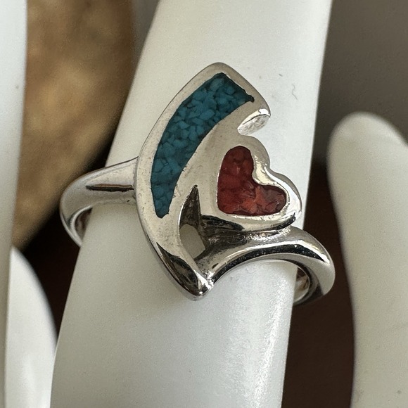 Vintage Southwestern Style Heart Ring Size 5 Turquoise Coral Inlay Silver Tone - Picture 2 of 8